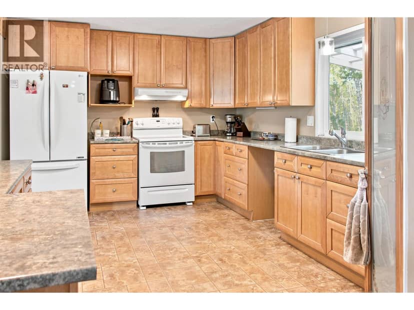 5513 PARK DRIVE, 103 Mile House, photo 3