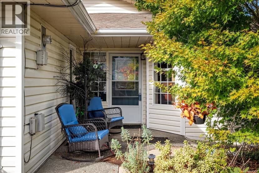 555 Hooper Pl, Ladysmith