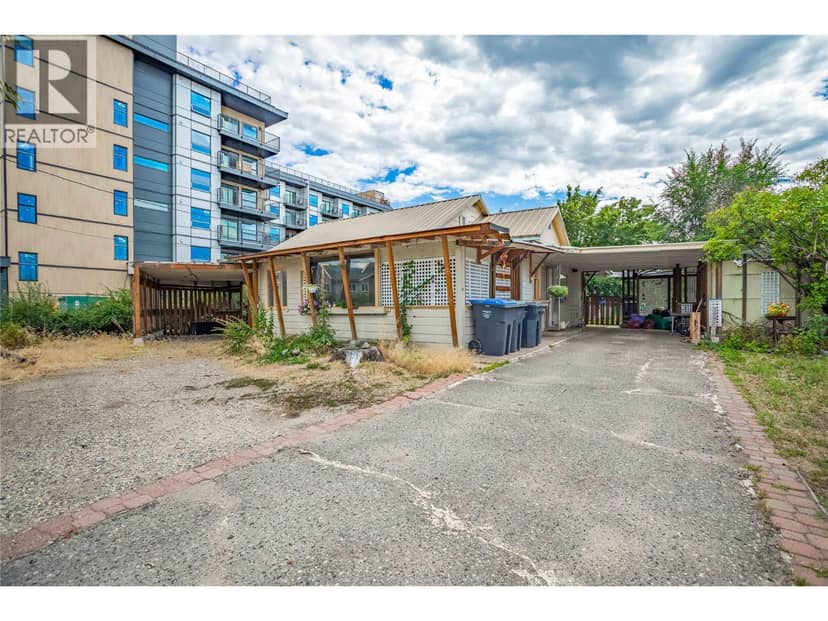 425 Leathead Road, Kelowna