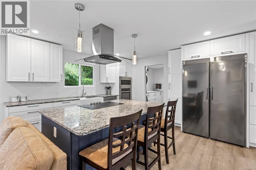 1350 Greenwood Way, French Creek, photo 2
