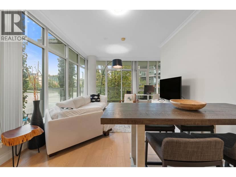 211 185 VICTORY SHIP WAY, North Vancouver
