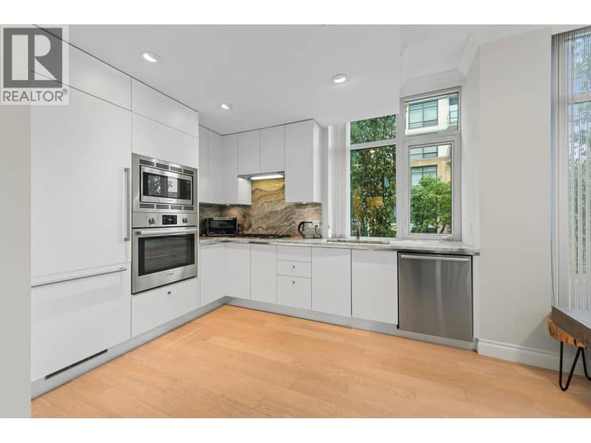211 185 VICTORY SHIP WAY, North Vancouver, photo 3