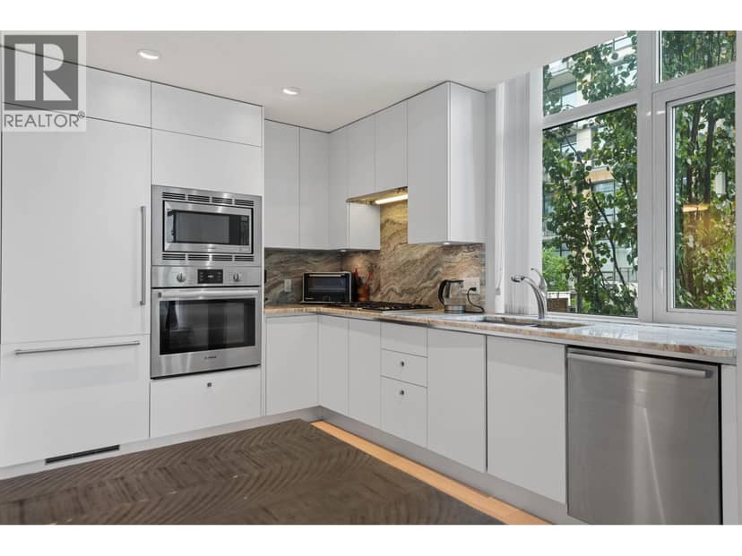 211 185 VICTORY SHIP WAY, North Vancouver, photo 4