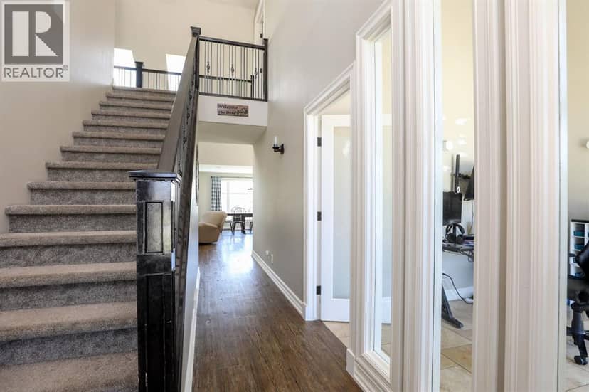 243 N 1A Street E, Magrath, photo 2
