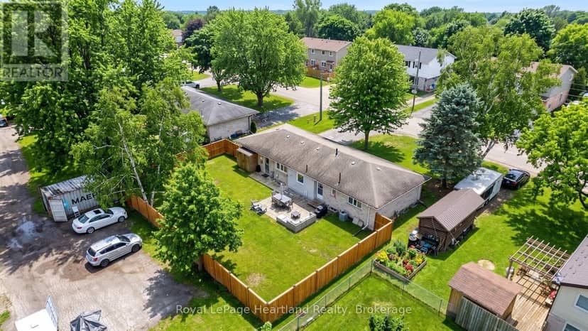 156 John Street N, Minto, photo 2