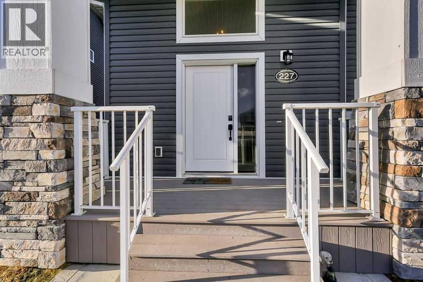 227 Livingston Close, Red Deer, photo 3