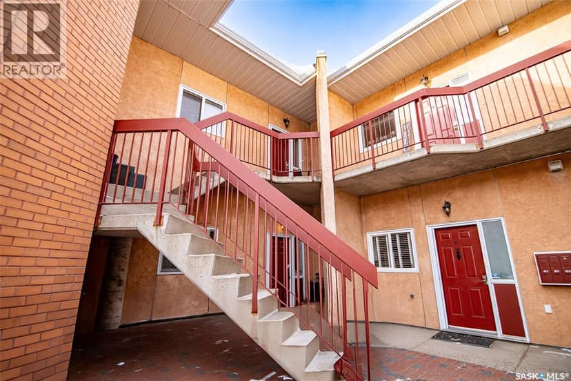 C2 532 River STREET E, Prince Albert, photo 3
