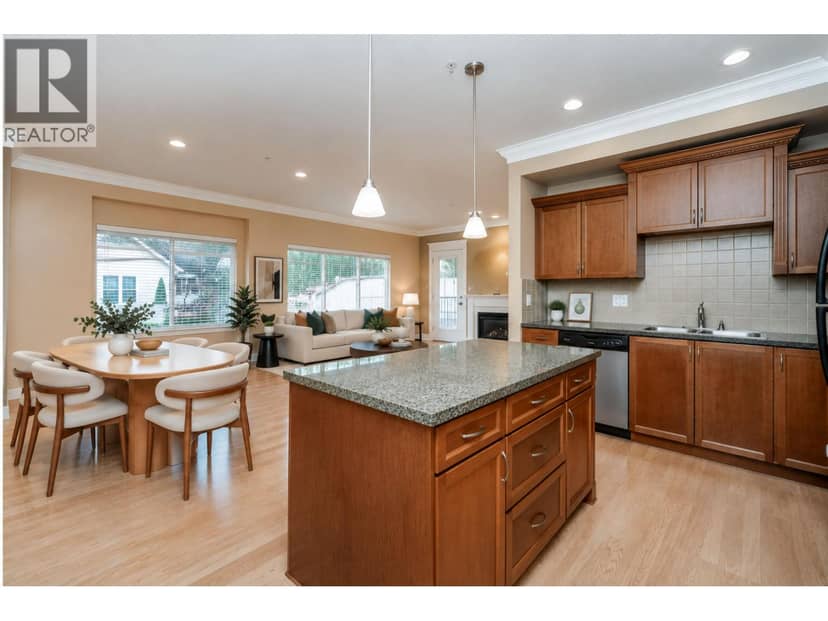 301 22150 DEWDNEY TRUNK ROAD, Maple Ridge
