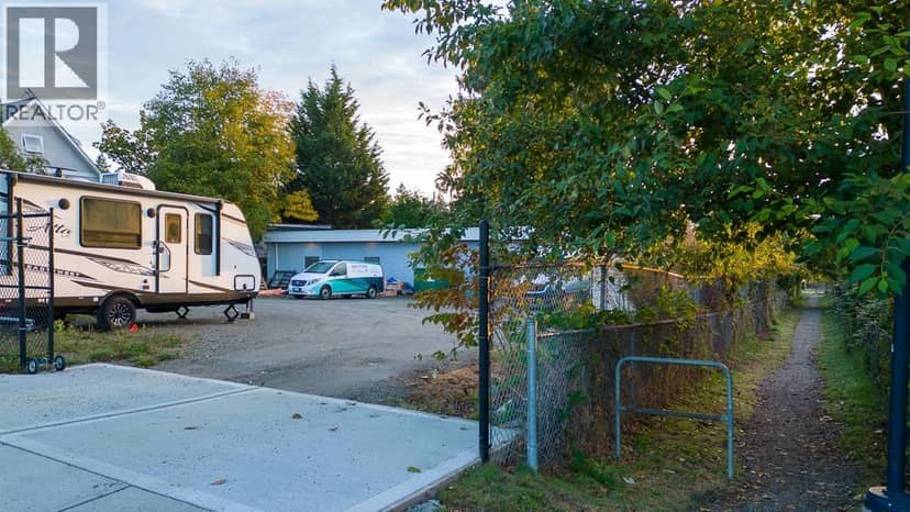 734 NORTH ROAD, Gibsons, photo 8