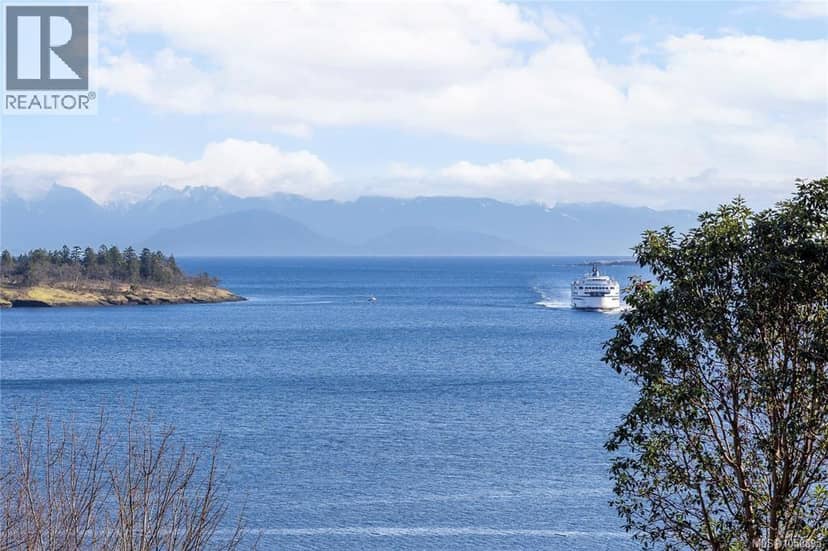 303 2560 Departure Bay Rd, Nanaimo
