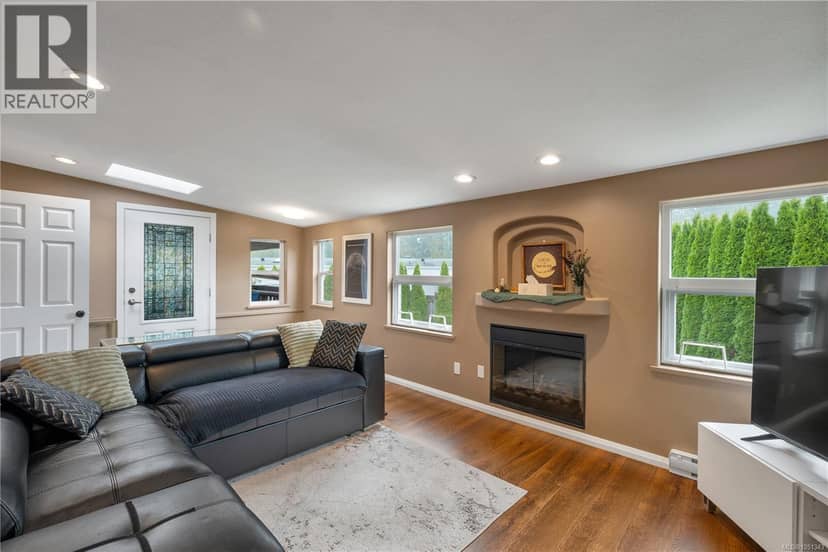81 5250 Beaver Harbour Rd, Port Hardy