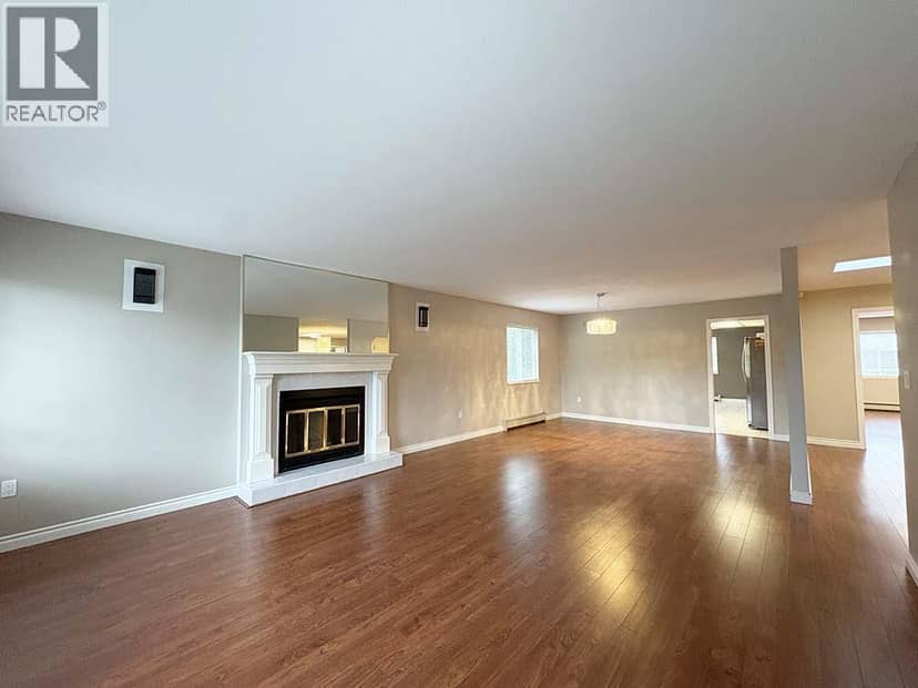 Upper 5225 CANADA WAY, Burnaby, photo 2