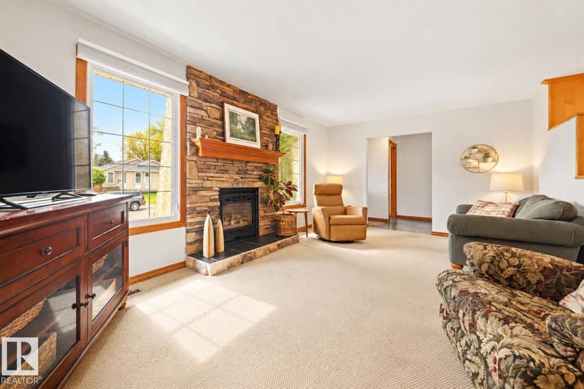 704 Warwick Rd NW, Edmonton, photo 4