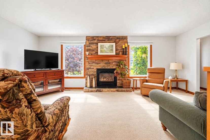 704 Warwick Rd NW, Edmonton, photo 3