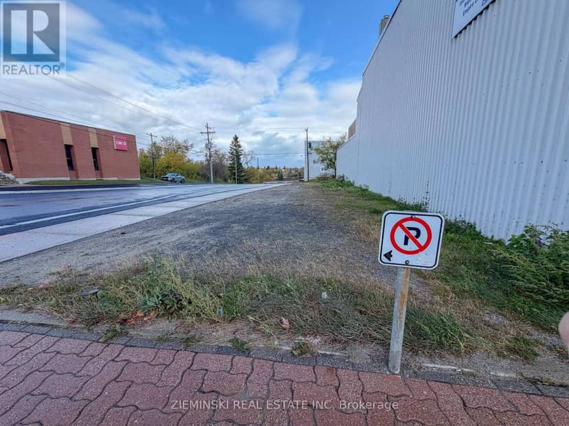 126 Sixth Avenue, Cochrane, photo 2