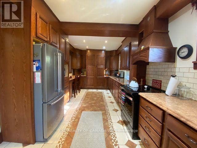 284 Fifth Avenue, Cochrane, photo 6