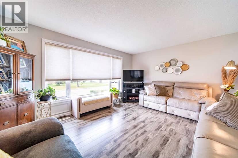 1622 11 Avenue, Wainwright, photo 2