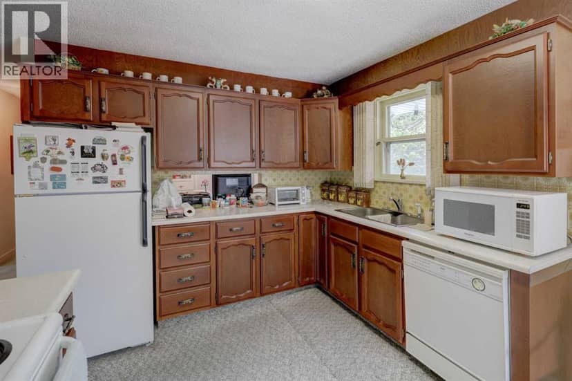 2119 Halifax Crescent NW, Calgary, photo 3