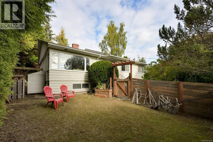 3832 Pitcombe Pl, Saanich