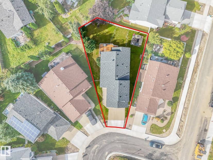 247 Hooper Cr NW, Edmonton, photo 3