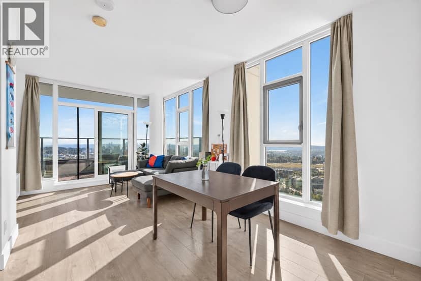 2807 7388 KINGSWAY, Burnaby