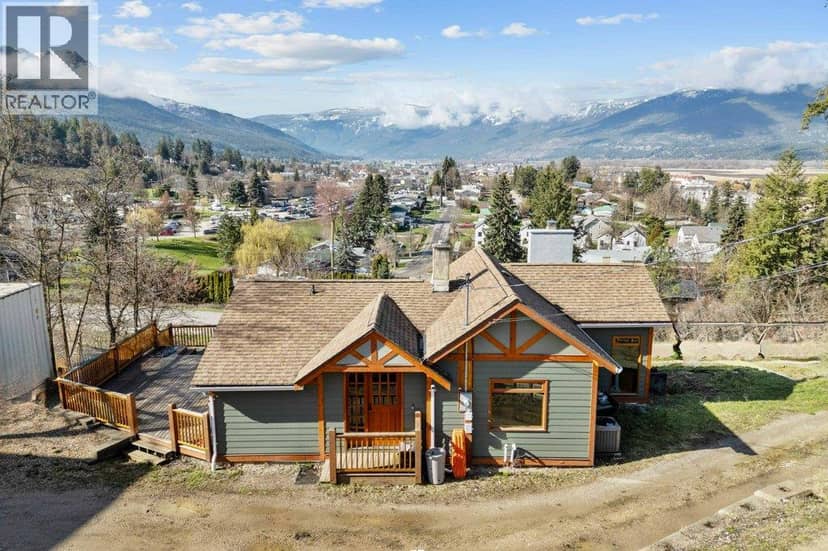 1321 10th Avenue, Salmon Arm