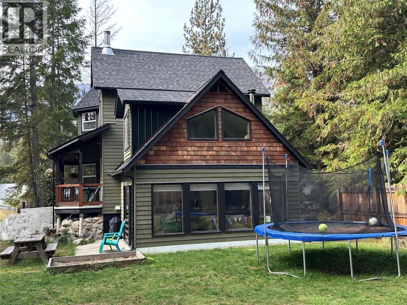 1112 HUME Street, Slocan