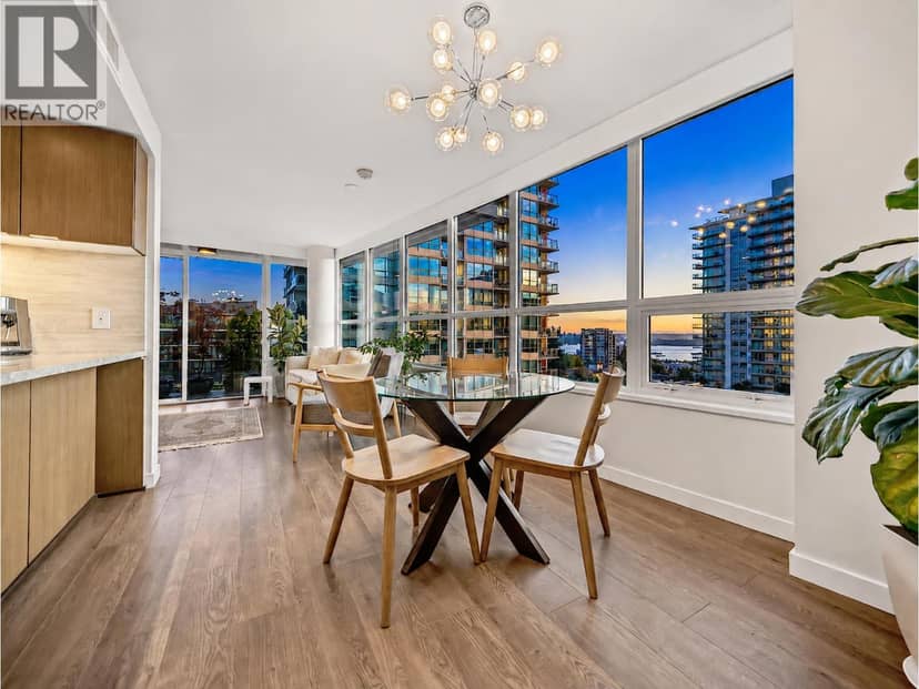 704 125 E 14TH STREET, North Vancouver