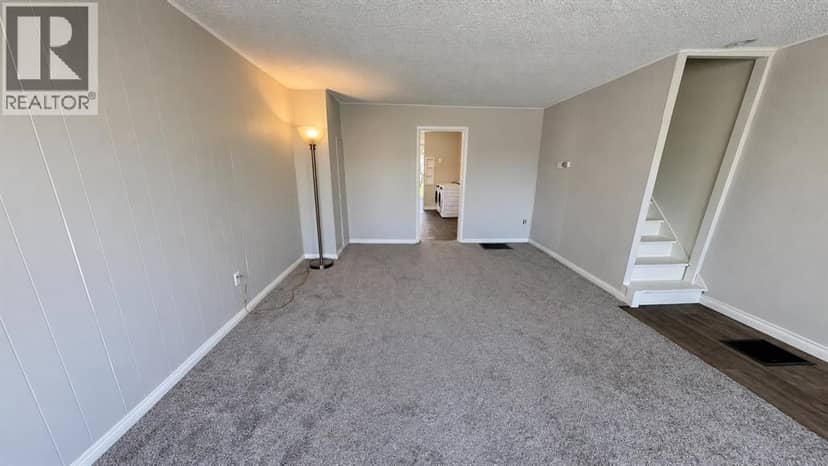 499 2 Street SW, Drumheller, photo 4