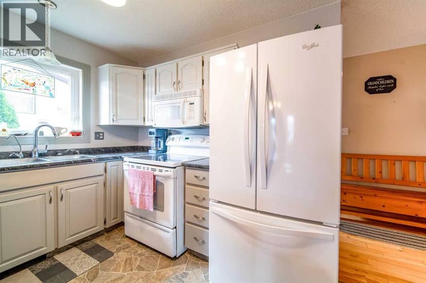 553 22 Street, Wainwright, photo 4