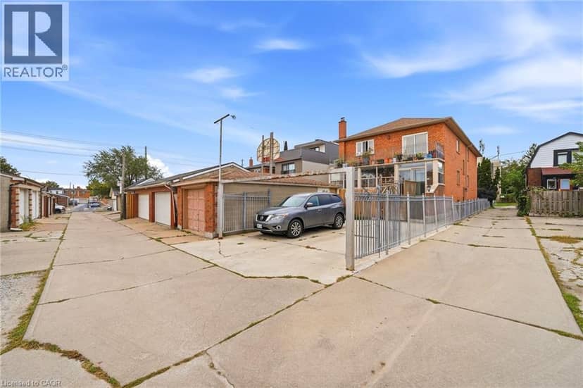 277 HARVIE Avenue, York, photo 3