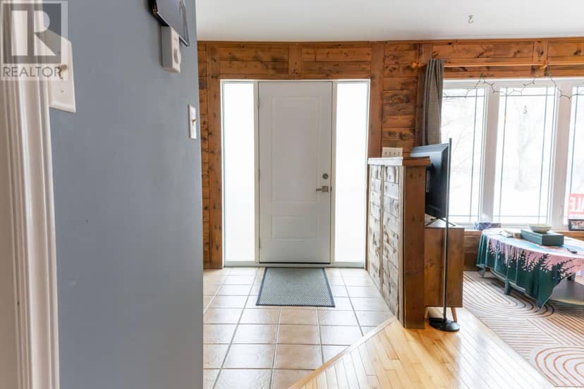 157 West Street, St. Anthony, photo 2
