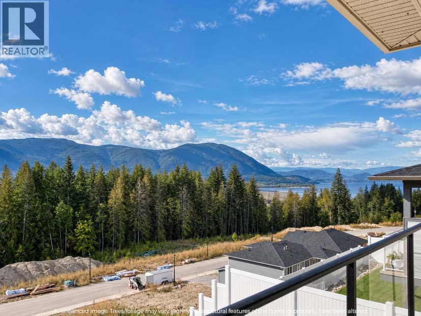 1741 9th Street SE, Salmon Arm, photo 2