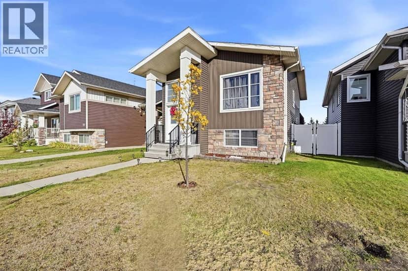 154 Livingston Close, Red Deer, photo 2