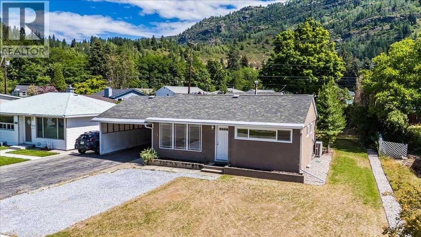 53 Hazlewood Drive, Trail, photo 2