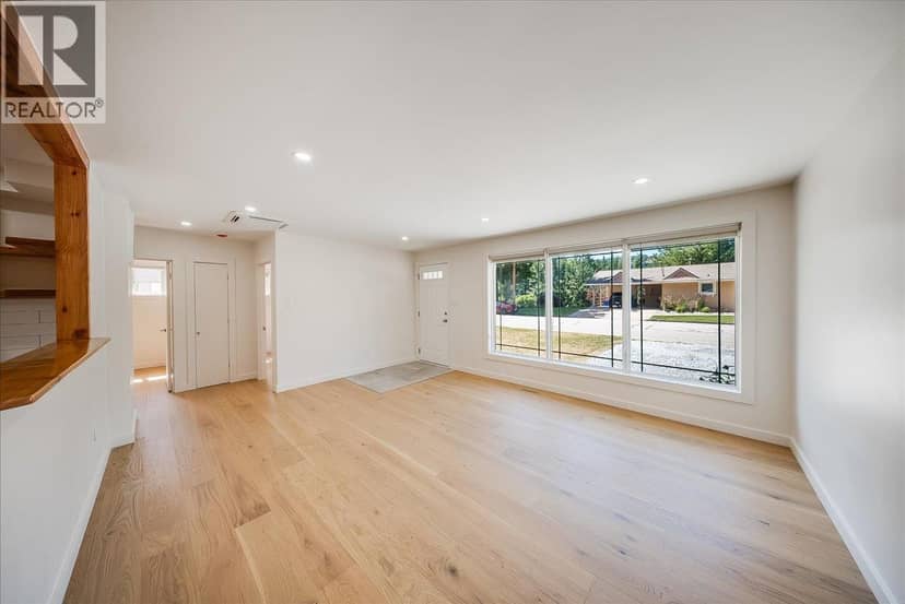 53 Hazlewood Drive, Trail, photo 5