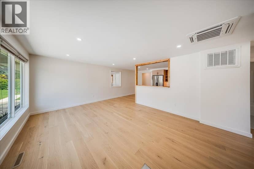 53 Hazlewood Drive, Trail, photo 3