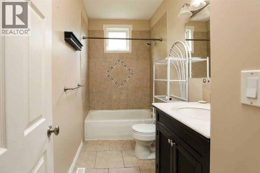 540 12 Street S, Lethbridge, photo 7