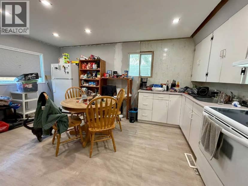 730 6 Avenue, Wainwright, photo 4
