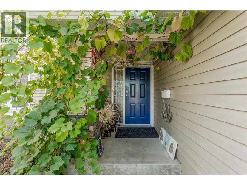 705 Stoltz Court, Kelowna, photo 3