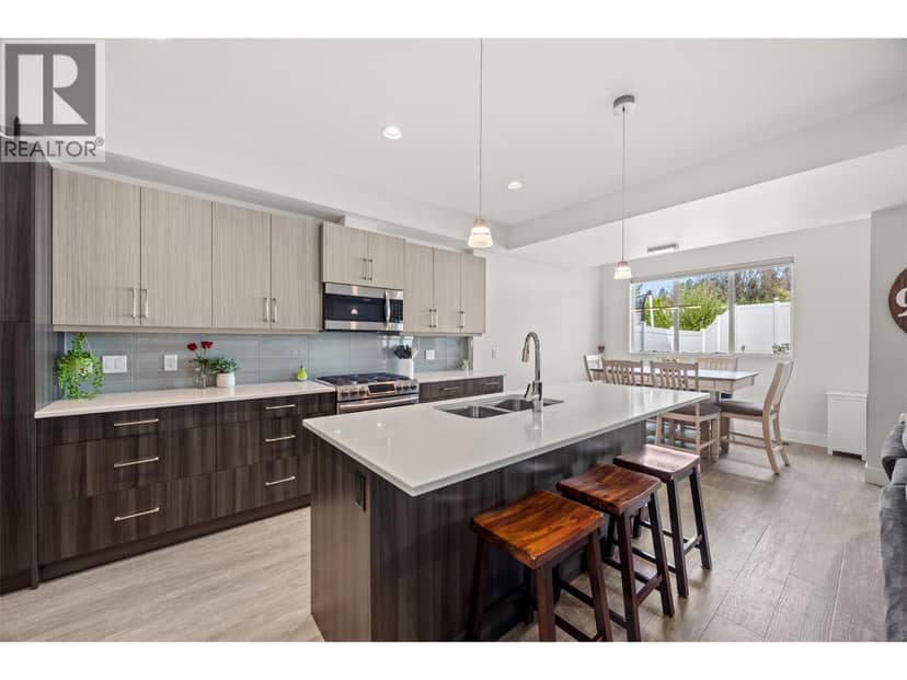 2394 Hawks Boulevard, Westbank, photo 3