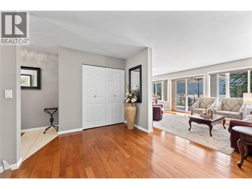 2934 Juniper Crescent, Sorrento, photo 6
