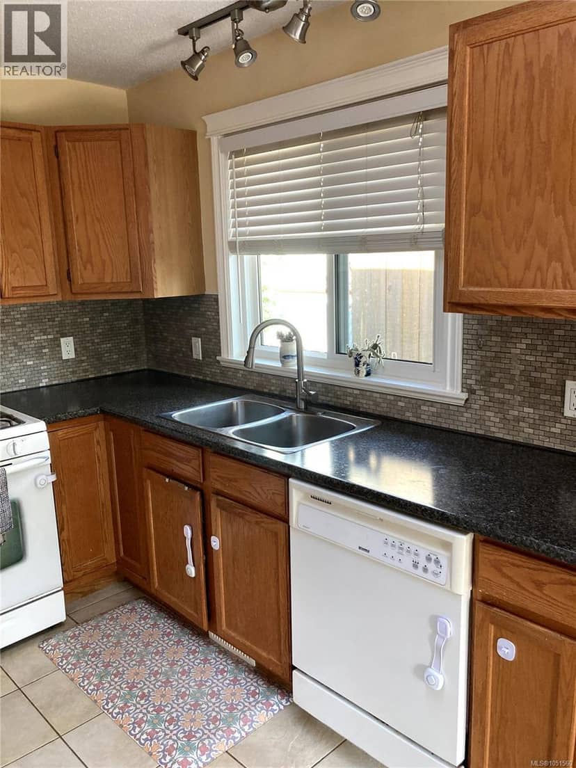 702 Hamilton Ave, Nanaimo, photo 3