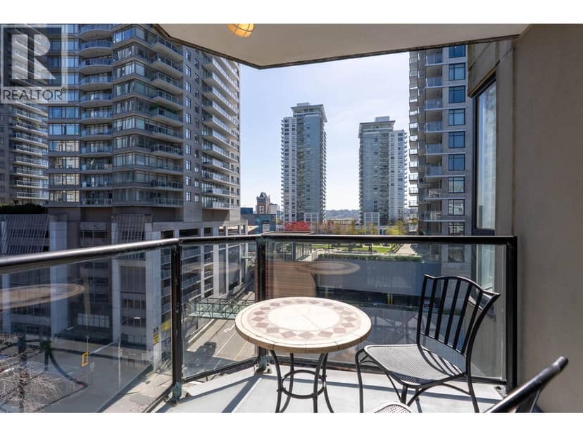607 55 TENTH STREET, New Westminster, photo 2