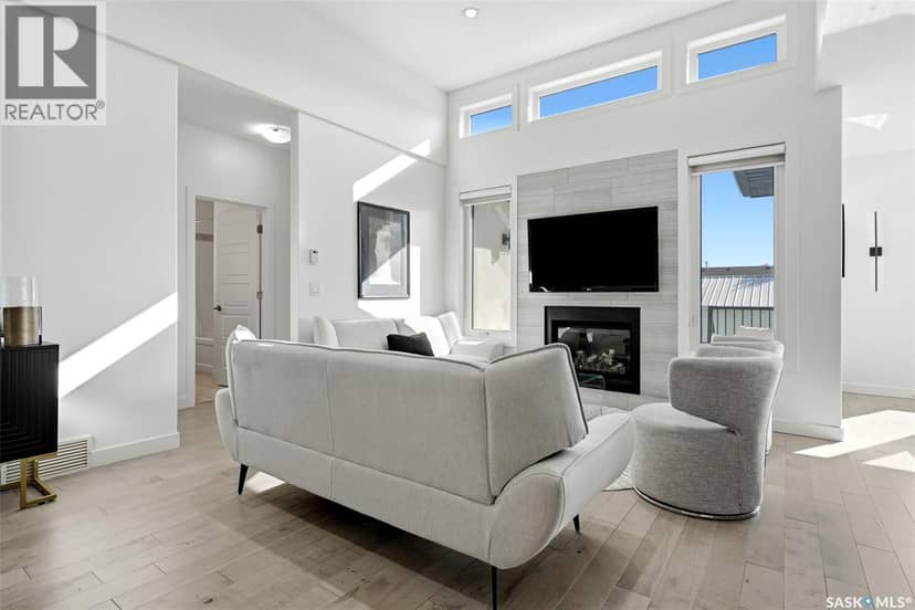 733 3rd AVENUE, Pilot Butte, photo 5