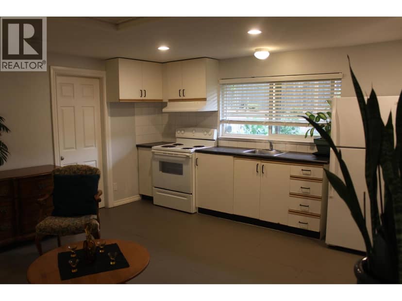 737 ROBINSON, Coquitlam, photo 3