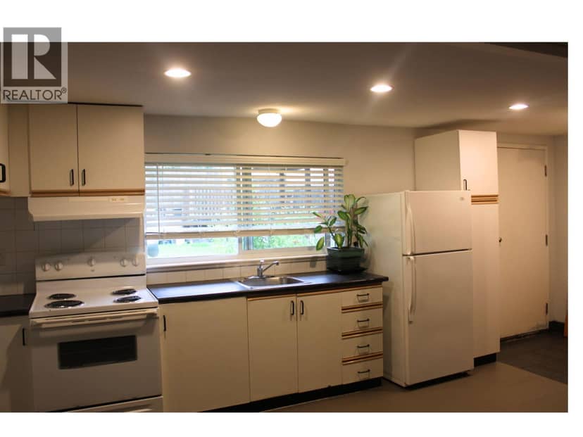 737 ROBINSON, Coquitlam, photo 4