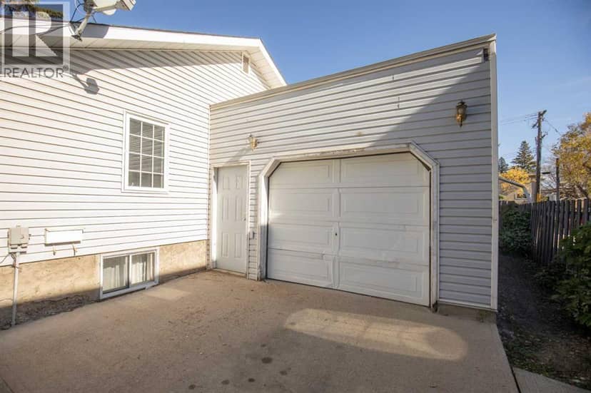 5515 45 Avenue, Red Deer, photo 3