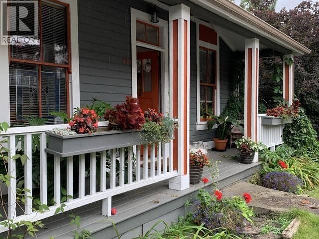 324 TENTH STREET, New Westminster