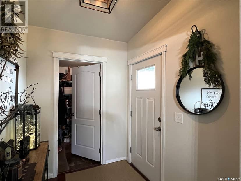 208 2nd AVENUE SE, Dorintosh, photo 2